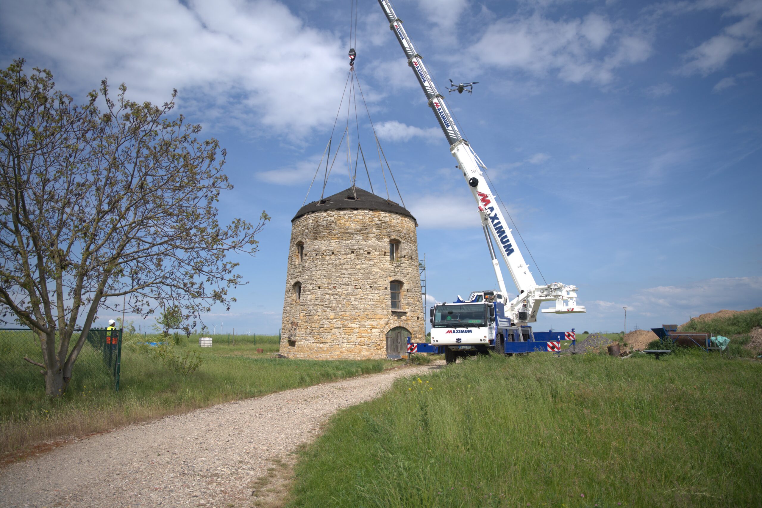 NEUES DACH FÜR EINE ALTE MÜHLE
