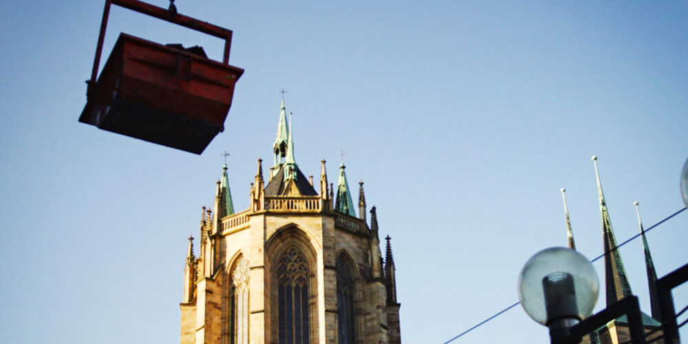 HILFSEINSATZ MIT MOBILBAUKRAN