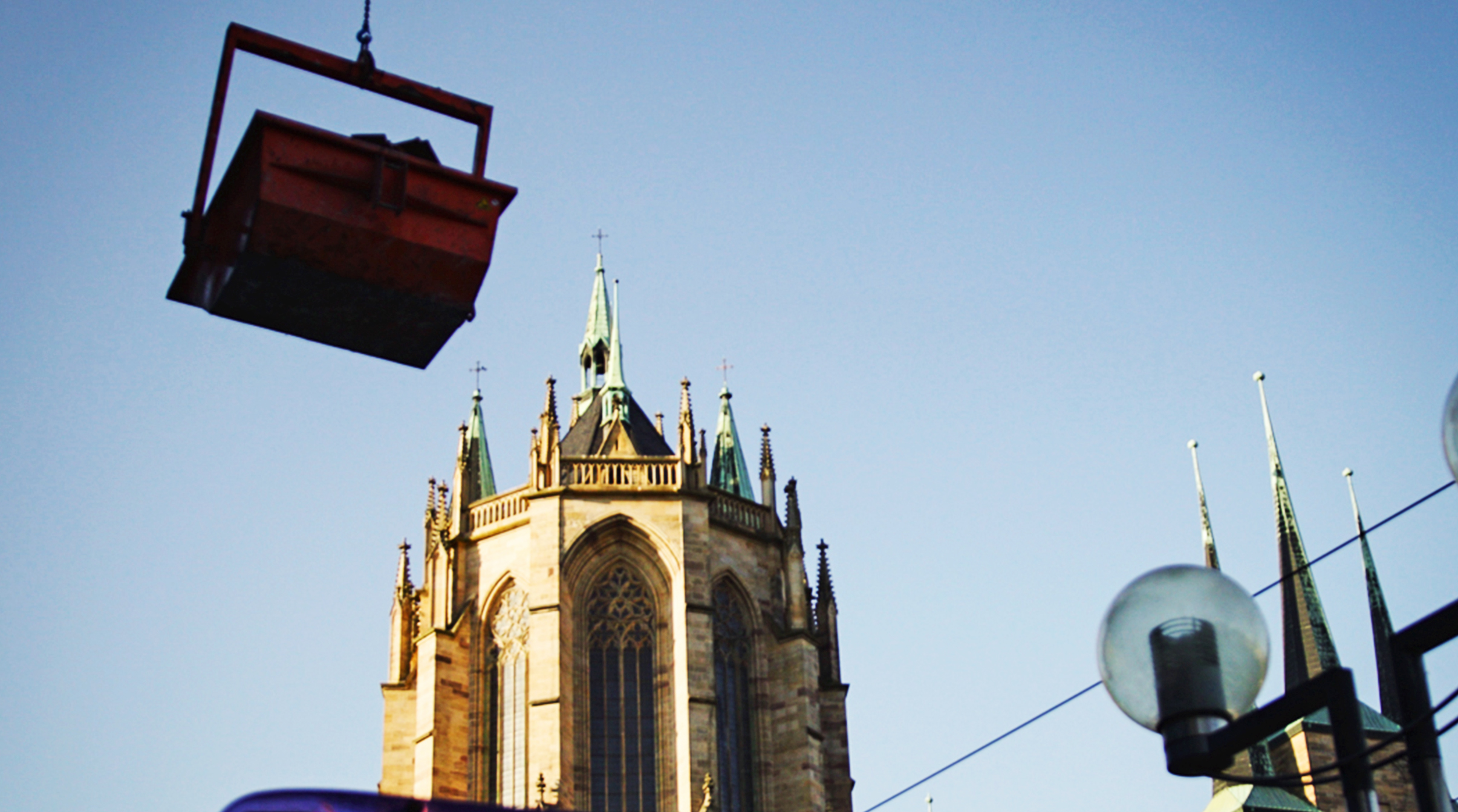 HILFSEINSATZ MIT MOBILBAUKRAN