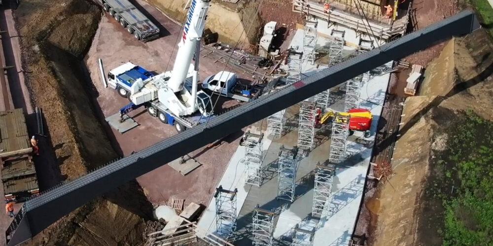 WIR BAUEN BRÜCKEN!